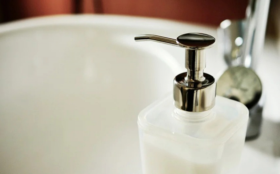 Медики рассказали об опасности частого использования антибактериального мыла