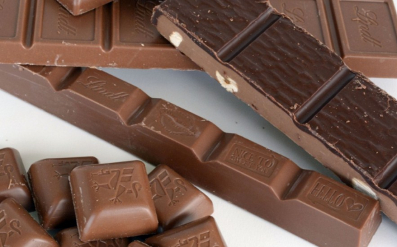 Медики рассказали о способности молочного шоколада сжигать жир