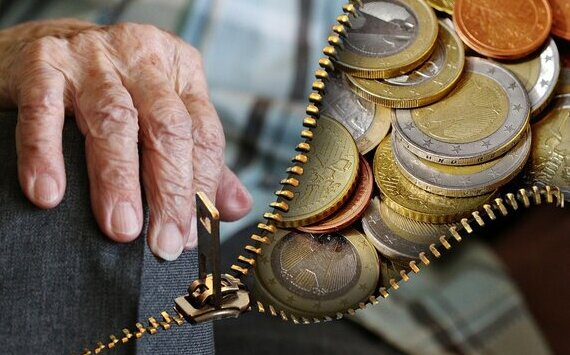 Россиянам пообещали повысить пенсии и пособия до уровня инфляции