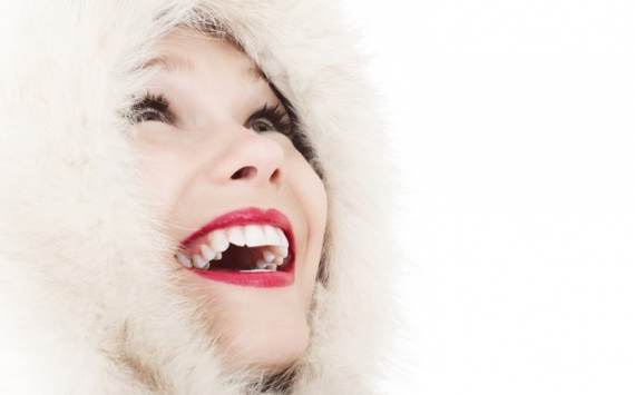 Дерматолог Расия Диксит рассказала, как помочь восстановиться потрескавшимся губам