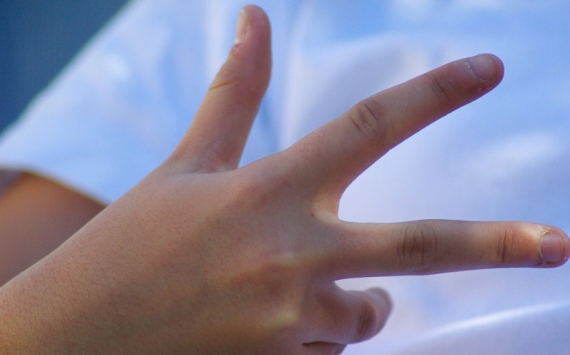 Медики рассказали об опасности хрустения пальцами для здоровья