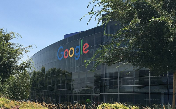 Google останавливает работу своих сервисов в России