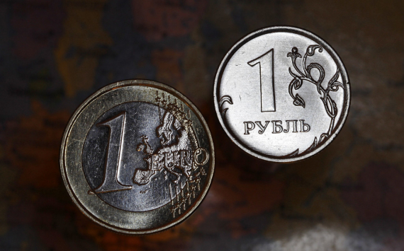 Эксперт объяснил ослабление российского рубля