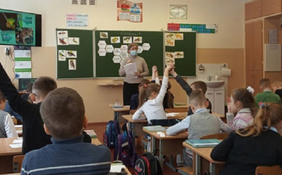 Россияне считают, что учителя должны получать значительно больше
