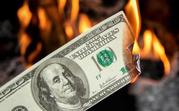 Финансовые аналитики рассказали о трех сценариях краха американского доллара