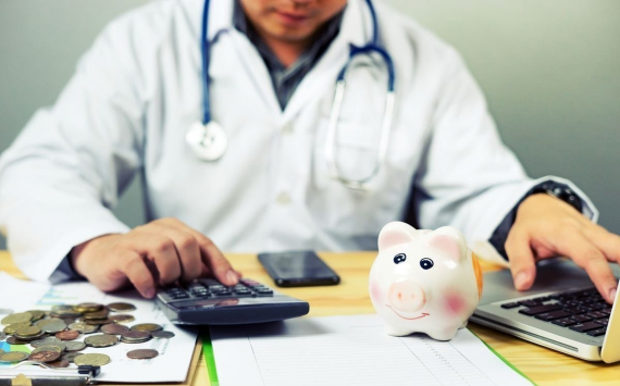 Заработные платы медицинским работникам будут выплачиваться по новой схеме