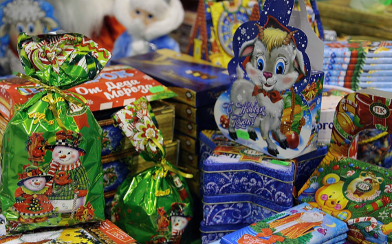 Россияне стали чаще покупать сладкие подарки на Новый год