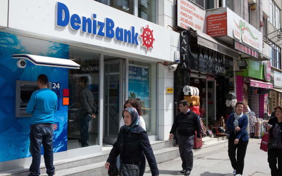 Россияне в Турции столкнулись с финансовыми проблемами из-за банков США
