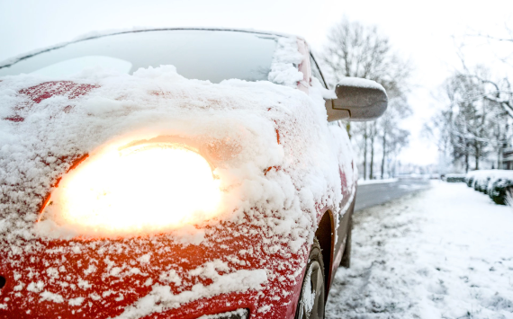 Эксперт Дижечко рассказал, почему опасно оставлять автомобиль под снегом на долгое время