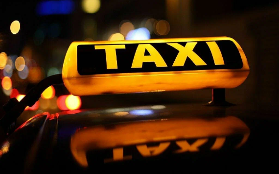 Депутаты предложили поправки к закону о локализации машин такси