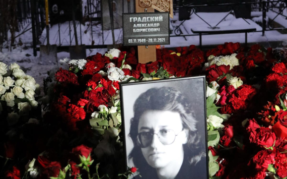 Делящие наследство родственники Александра Градского не ухаживают за его могилой