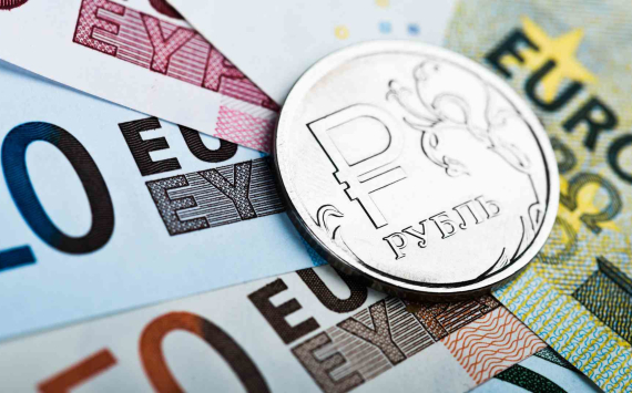 Аналитики рассказали, какой курс рубля установится в июле