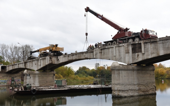 В Ярославле чиновники торжественно открыли недоделанный мост