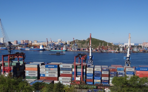 В России приняли закон об установлении цен в рублях в морских портах