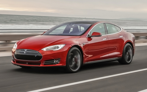 Саратовцы заказали в аренду два электромобиля Tesla