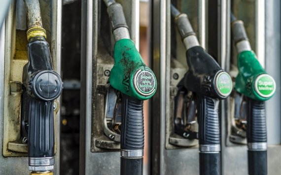 Козак: Правительство удержит рост цен на бензин в районе инфляции‍