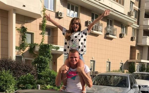 Старшая дочь Дмитрия Тарасова отказывается от общения с отцом