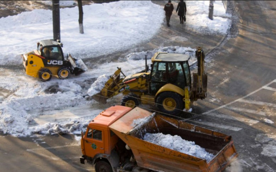 Более 2,3 тыс. единиц спецтехники убирают дороги Подмосковья от снега