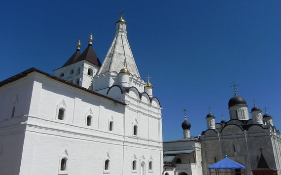 В Серпухове Владычный монастырь подсветили за 28 млн рублей