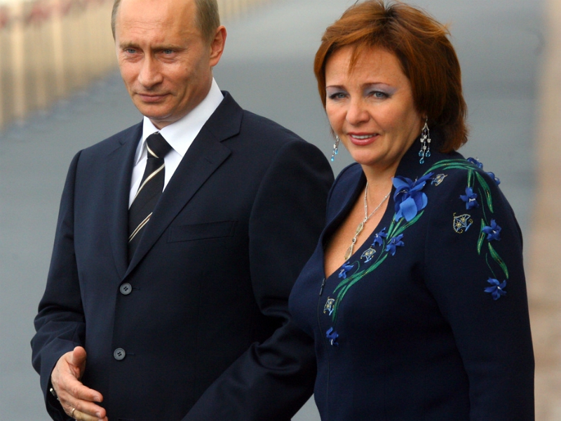 «Есть женщины, которых не носят на руках». Как живет Людмила Путина после развода с президентом