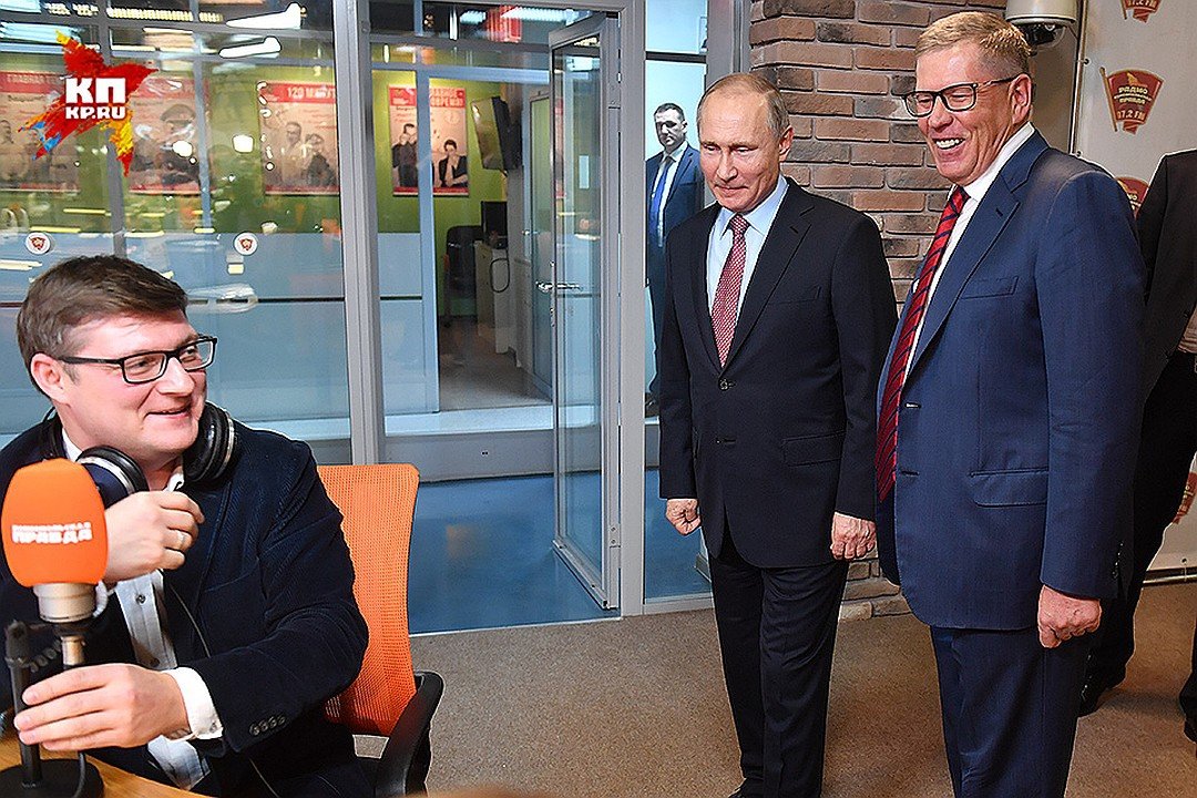 Президент России Владимир Путин и глава издательского дома "КП"