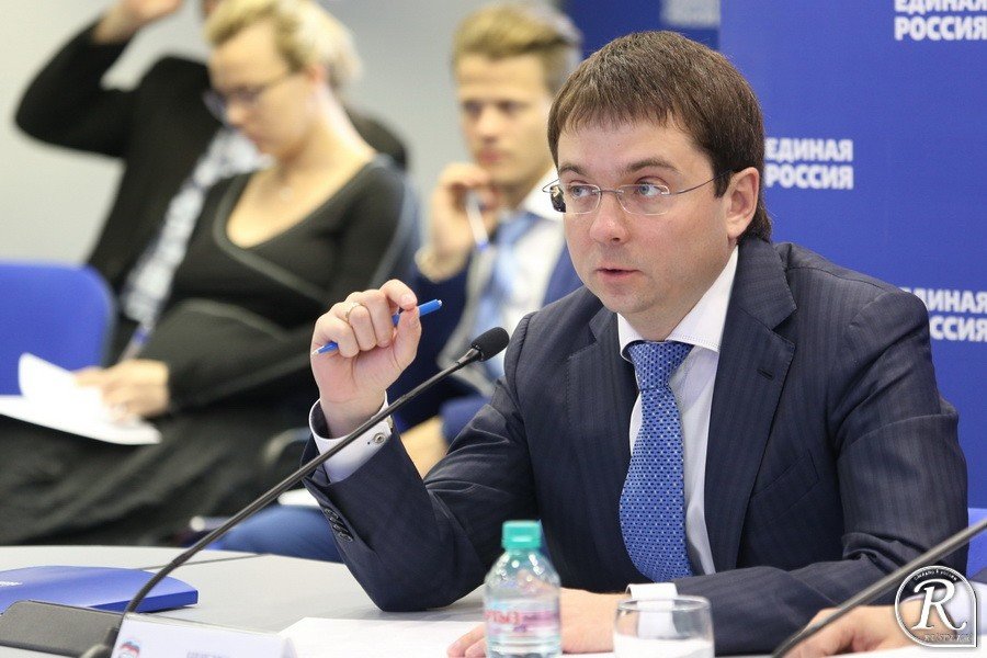 Чибис Андрей -заместитель Министра строительства и жилищно-коммунального хозяйства РФ. 