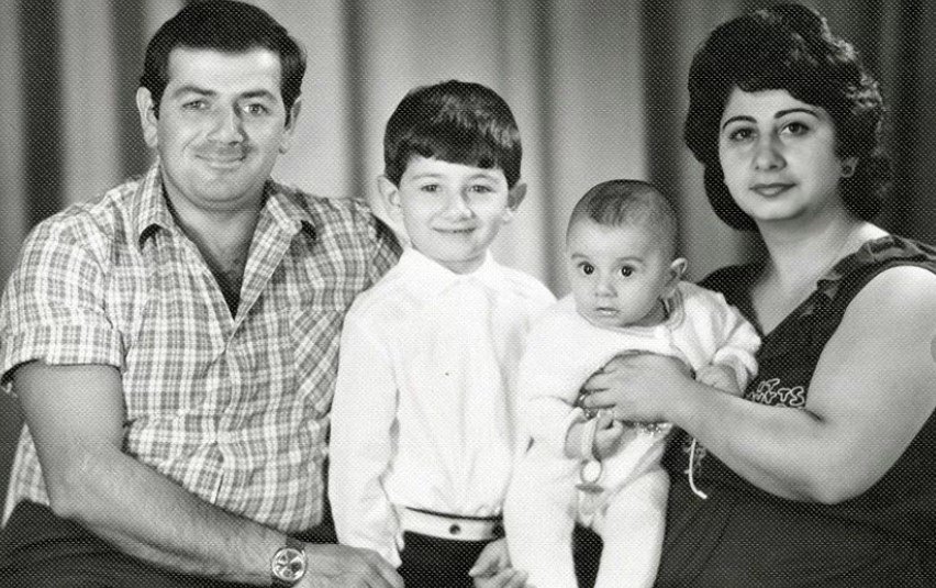 Михаил Галустян с родителями