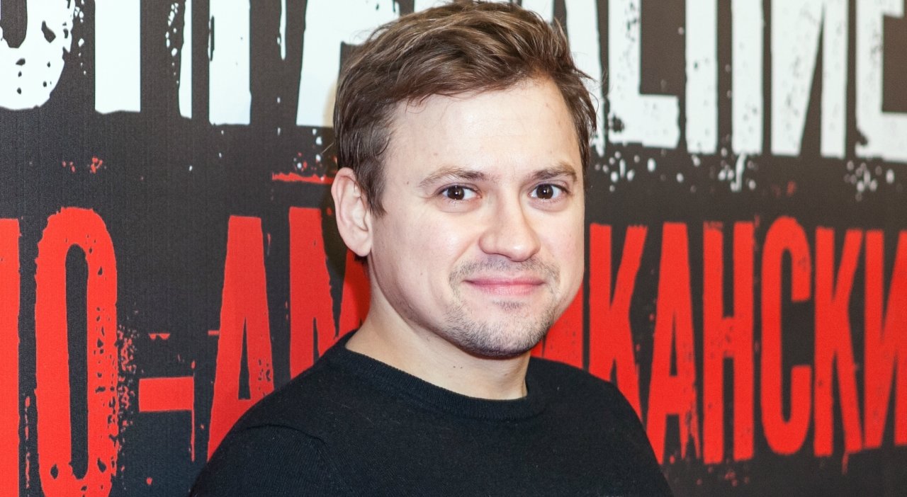 Гайдулян Андрей российский актёр театра и кино, известный по сериалам  «Универ», «СашаТаня»