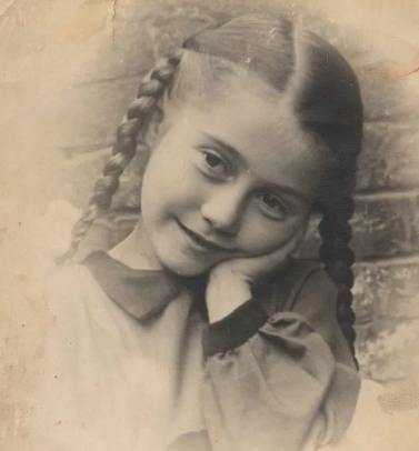 Ирина Мирошниченко в детстве