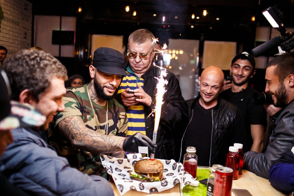 "Black Star Burger" Тимати 